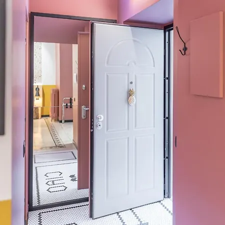 Monocase Apartment